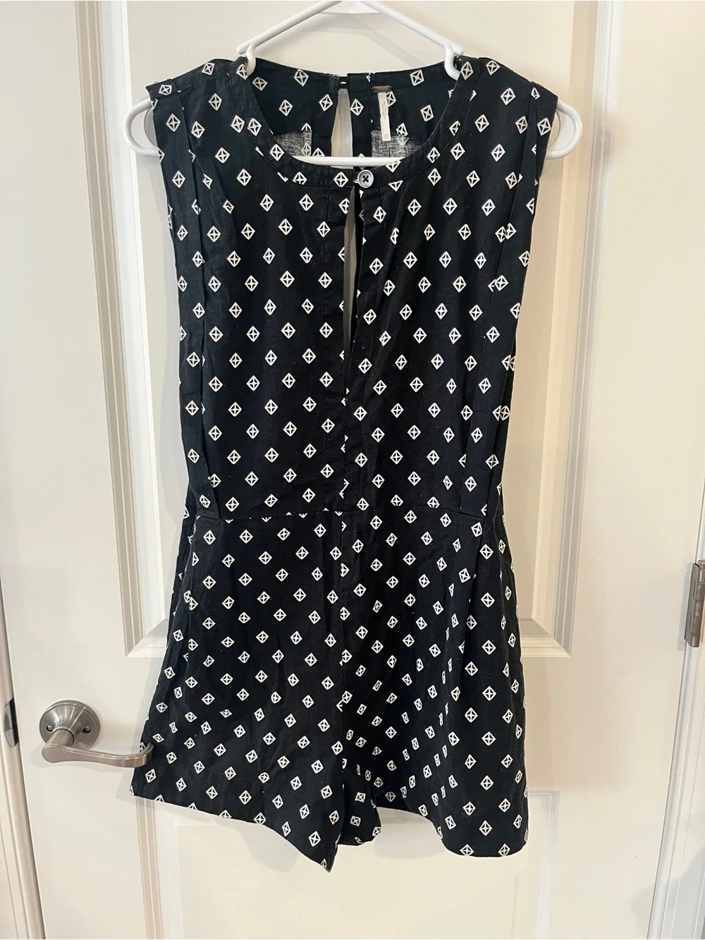 Free People Size XS Black Sleeveless Keyhole Romper w/White Diamond Print